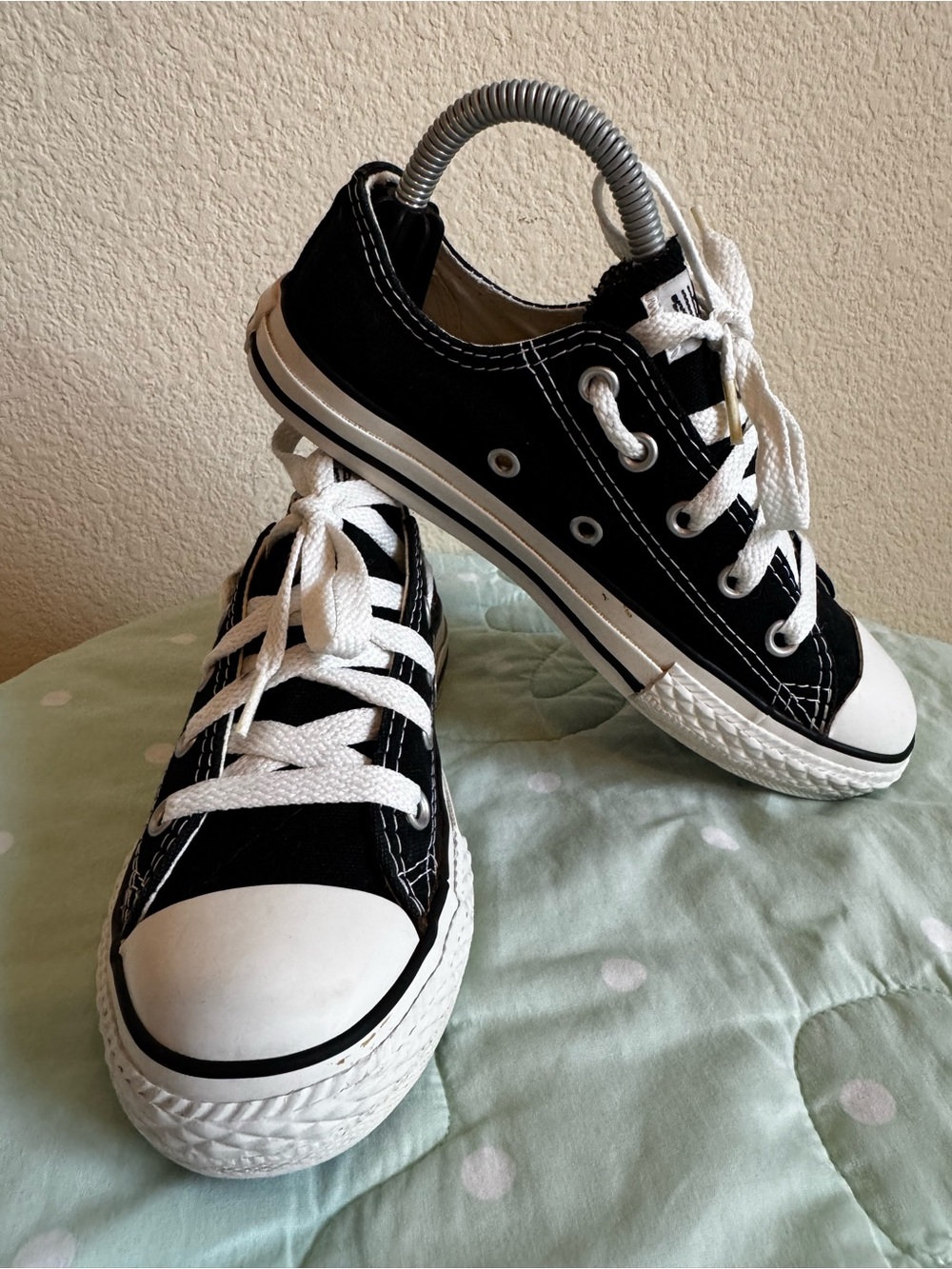 Converse Classic Black Low-Top Canvas Sneakers Kids size 1